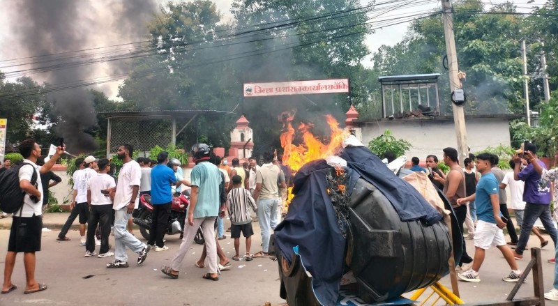 नेपालगन्ज प्रदर्शन: उच्च अदालतदेखि जिल्ला प्रशासन लगायतका कार्यालय सबै जले