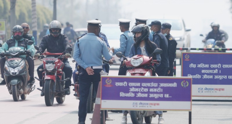 ट्राफिक प्रहरीको चेकिङमा ८३ मापसे चालक कारबाहीमा