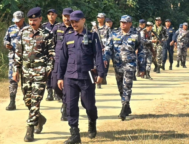 खजुरा क्षेत्रको नेपाल–भारत सीमामा सीमा अपराध रोक्न दुवै देशका सुरक्षा निकायको संयुक्त पैदल गस्ती