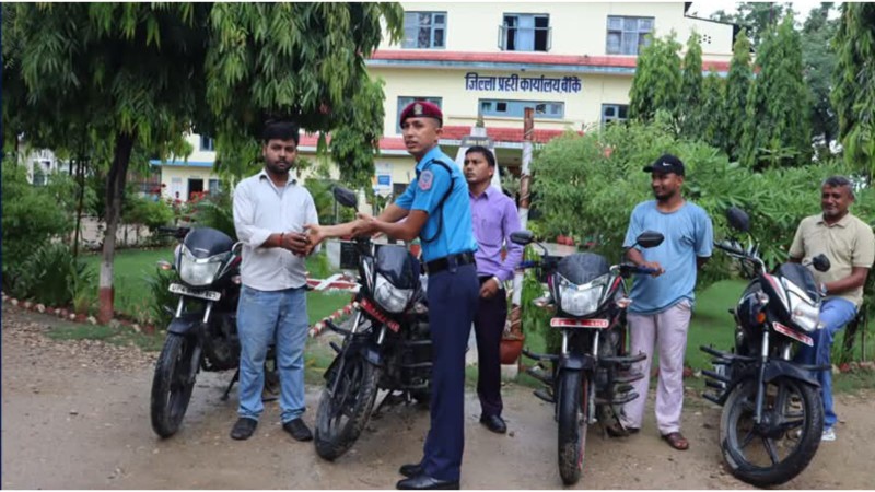 बाँकेमा चोरी भएका चार मोटरसाइकल फेला, सम्बन्धित धनीलाई बुझाइयो