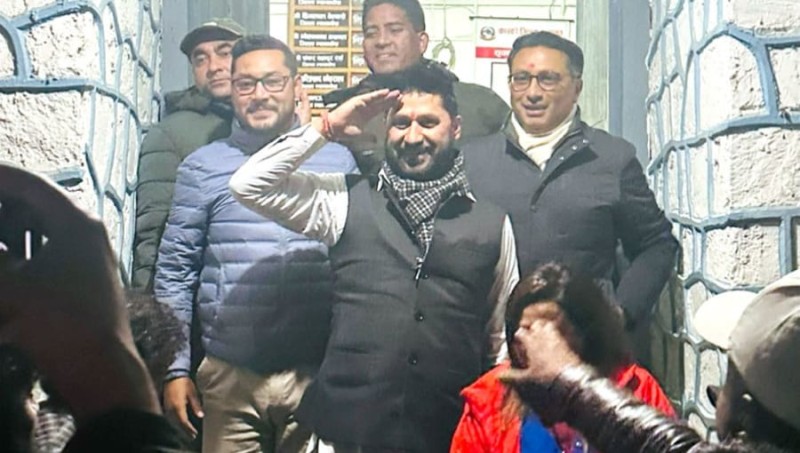 अदालतमा आफैं हाजिर हुने शर्तमा प्रहरीले लगायो रविलाई परिवारको जिम्मा