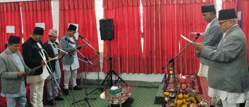 कर्णाली सरकारका नवनियुक्त मन्त्रीले लिए शपथ
