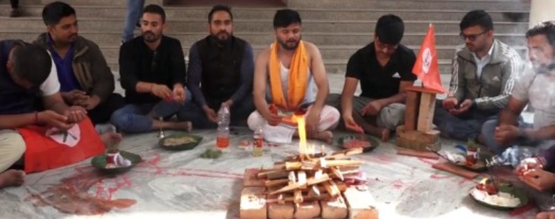 भीसी कार्यालय अगाडि होम हालेर नेविसंघको विरोध प्रदर्शन