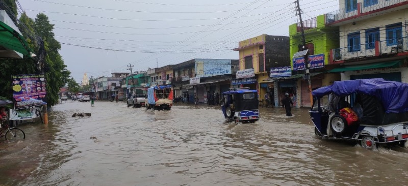अविरल वर्षाले धनगढी बजार डुबानमा