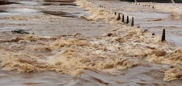 कैलालीमा स्कुलबाट फर्किदै गरेकी बालिकाको खोलाले बगाएर मृत्यु