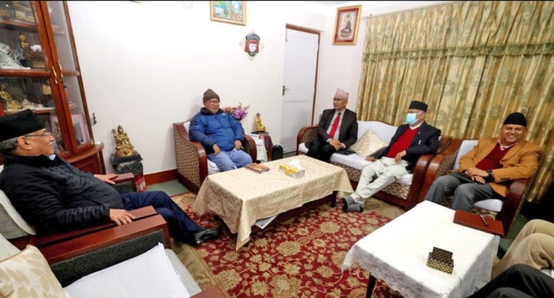 माधव नेपाललाई फकाउन उनकै घरमा पुगे प्रचण्ड र ओली
